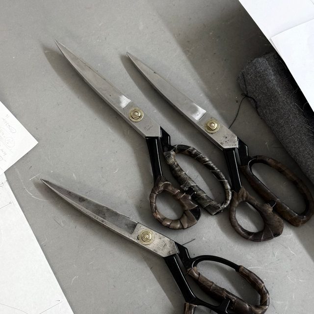 손으로 재단하는 플로팅 캔버스 재킷